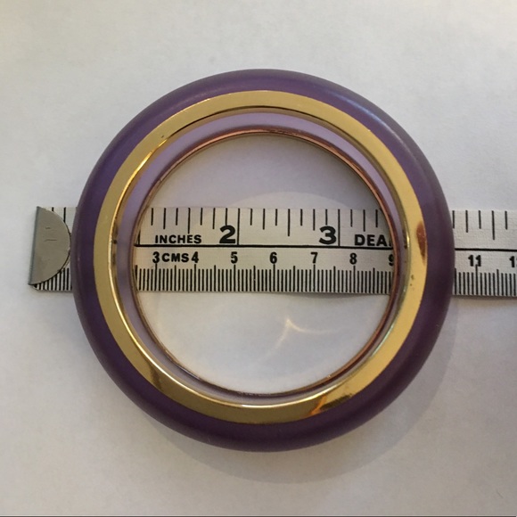 Frosted lucite gold plated metal bangle - Picture 5 of 6